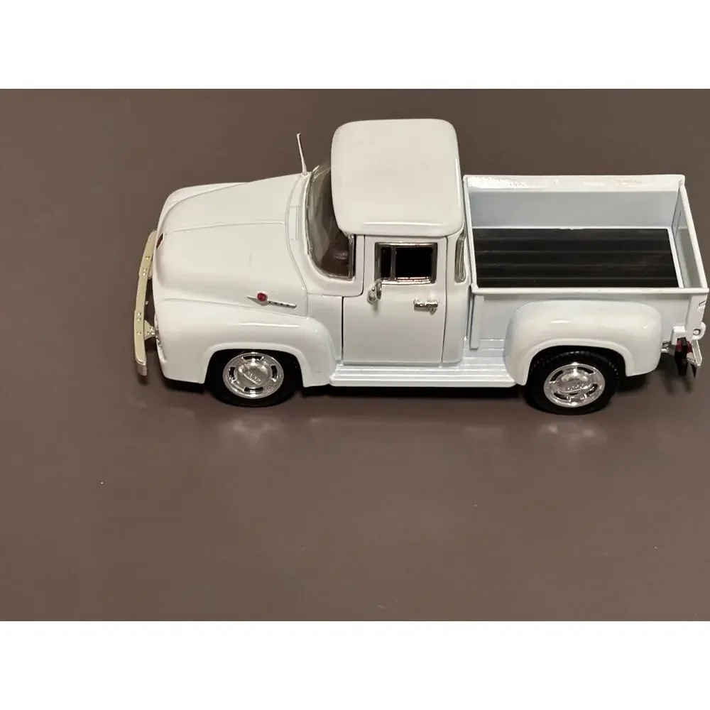 Sunnyside LTD SS 7601 1/24 Scale 1956 WhiteFord F-100 Pick Up Diecast